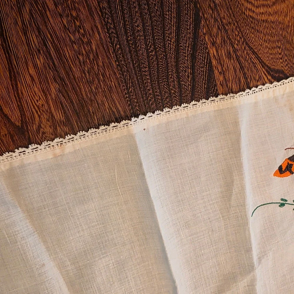Vintage Hand Embroidered Table Runner Yellow Daisy Butterfly Lace Trim 39x11